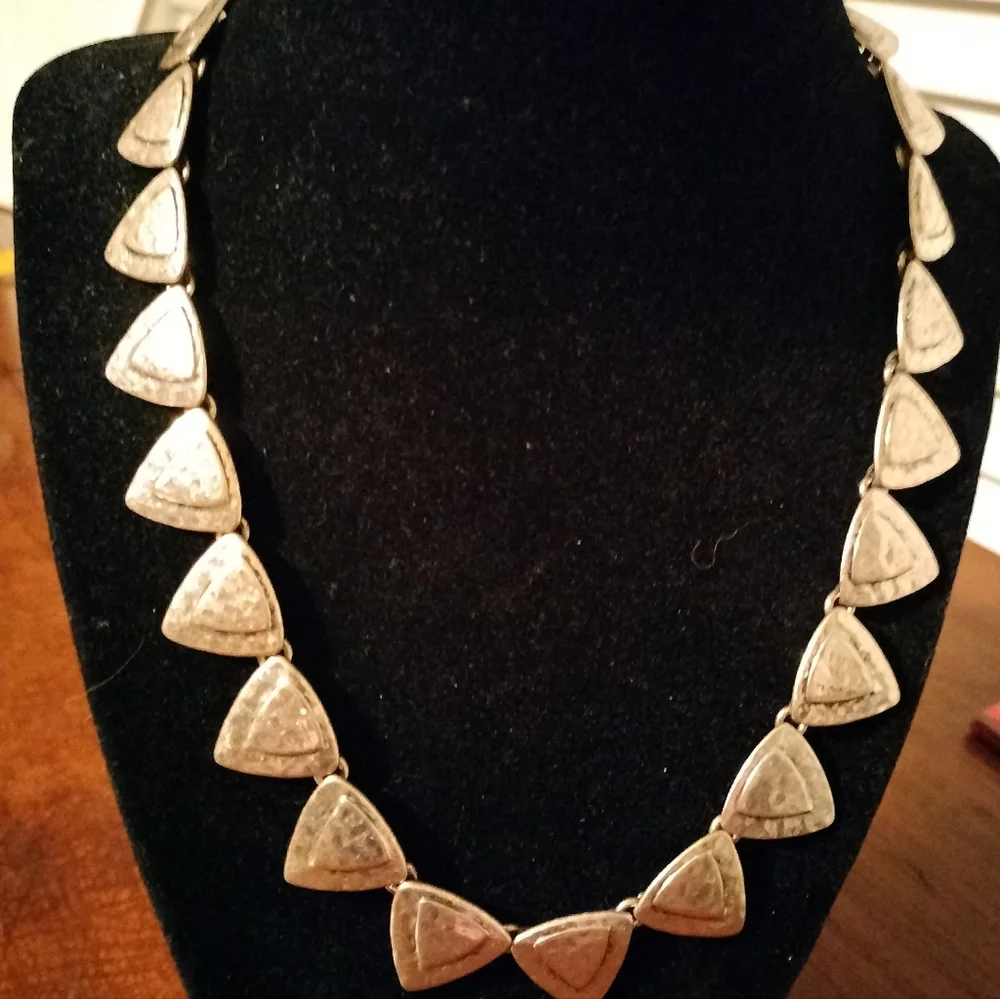 Lucky brand 18" hammered silver arrowhead style - Picture 1 of 3